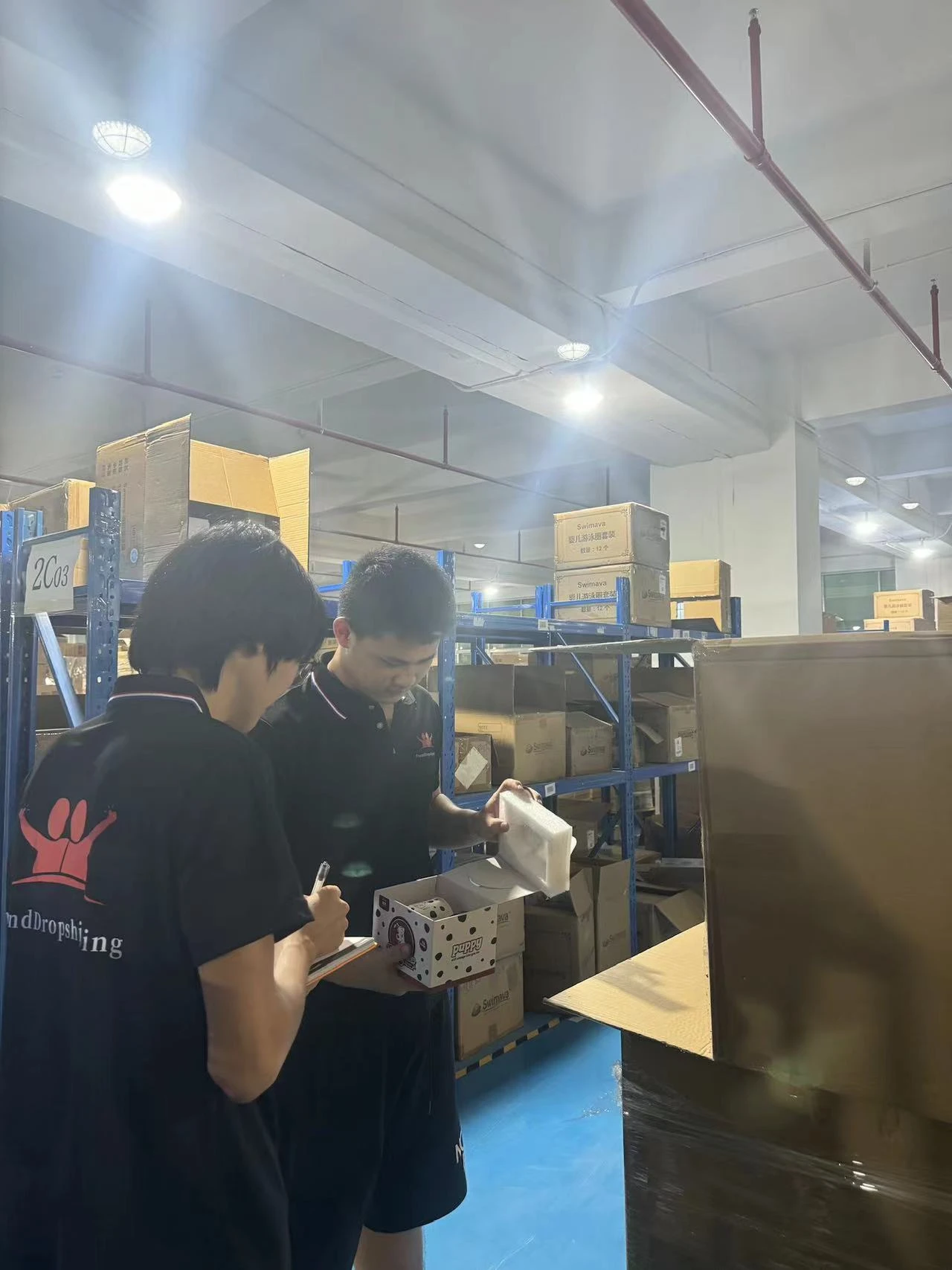 FriendDropshipping staff checking a product before warehouse release