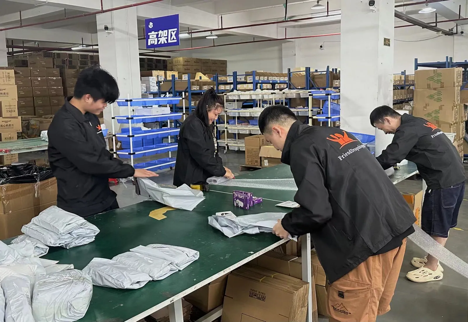 FriendDropshipping Yiwu warehouse team packing ecommerce orders